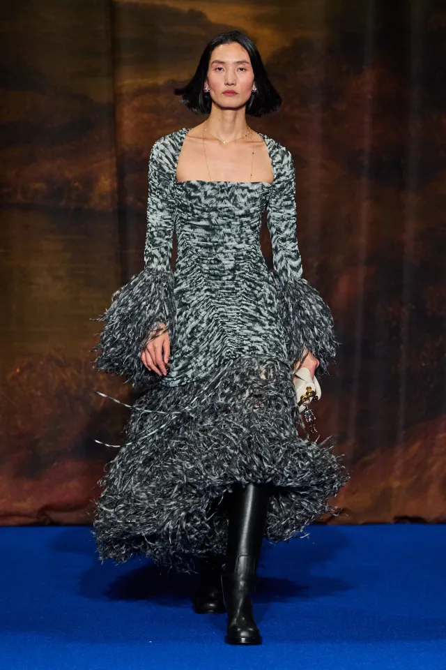 Рыцарь в сияющих доспехах: коллекция Burberry осень-зима 2025