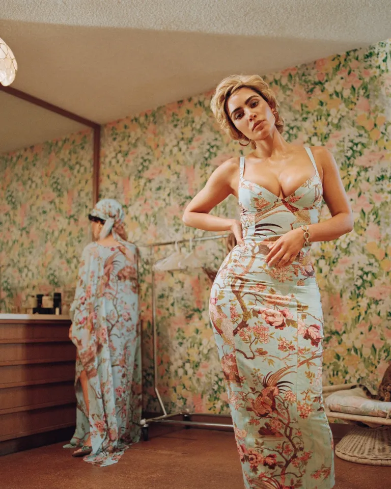 Женщина-кошка: коллаборация Skims и Roberto Cavalli