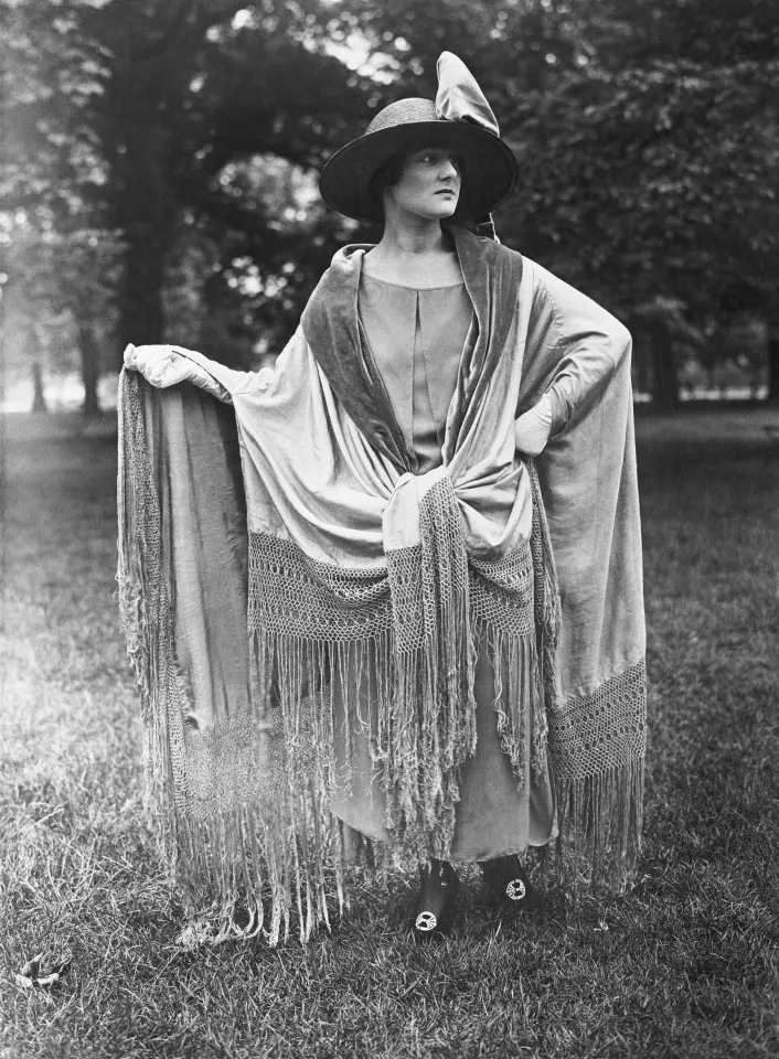 Модель в платье от Lucile (также известной как леди Дафф-Гордон, 1922 год) | Getty Images