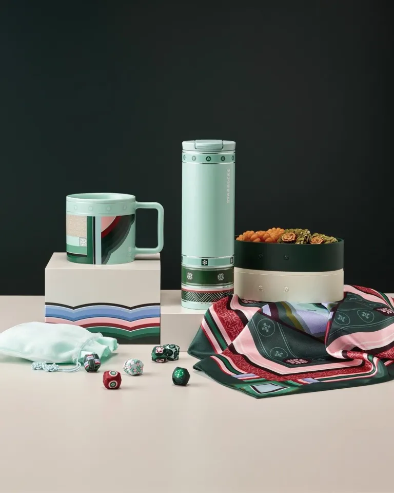 Серия, приуроченная ко Дню Освобождения | Instagram @starbuckskorea