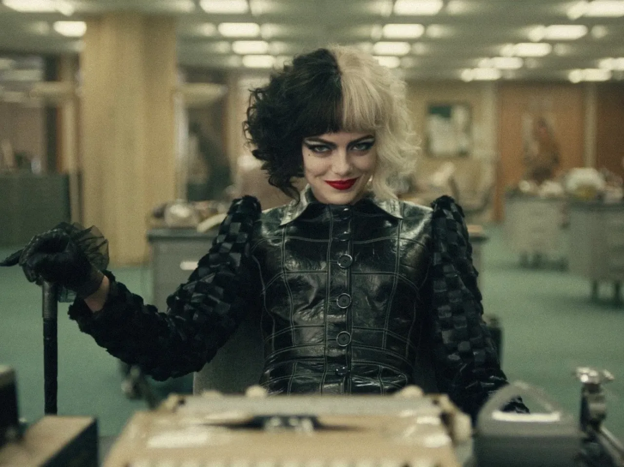 Эмма Стоун в фильме «Круэлла» | Disney