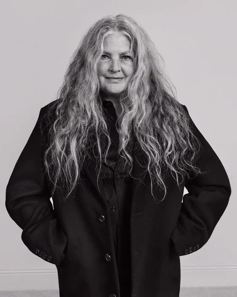 Сара Бертон представила дебютный рекламный кампейн для Givenchy