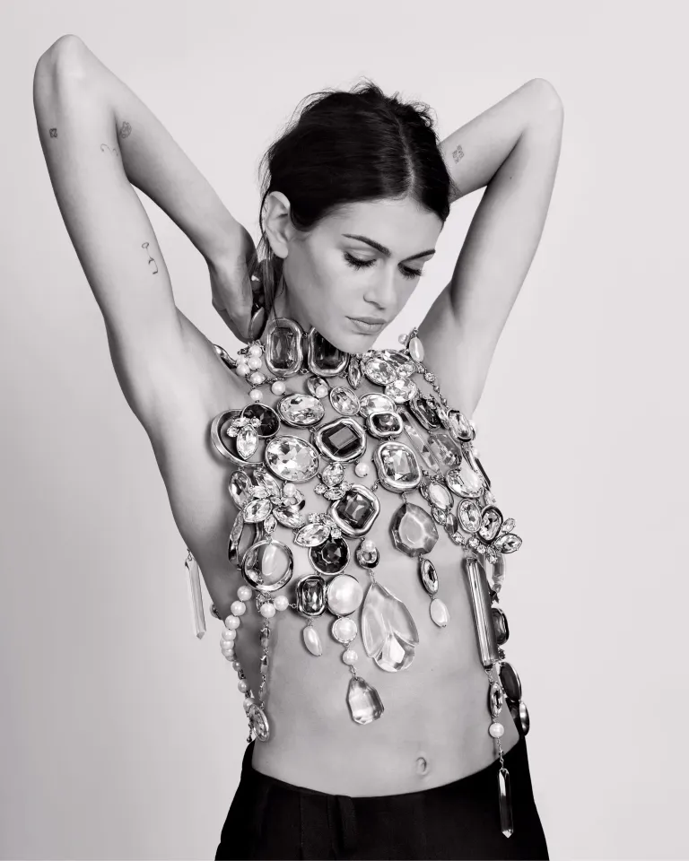 Сара Бертон представила дебютный рекламный кампейн для Givenchy