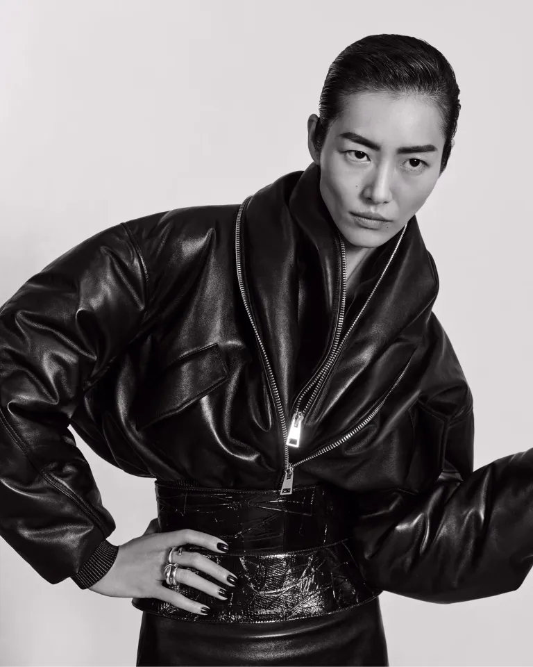 Сара Бертон представила дебютный рекламный кампейн для Givenchy