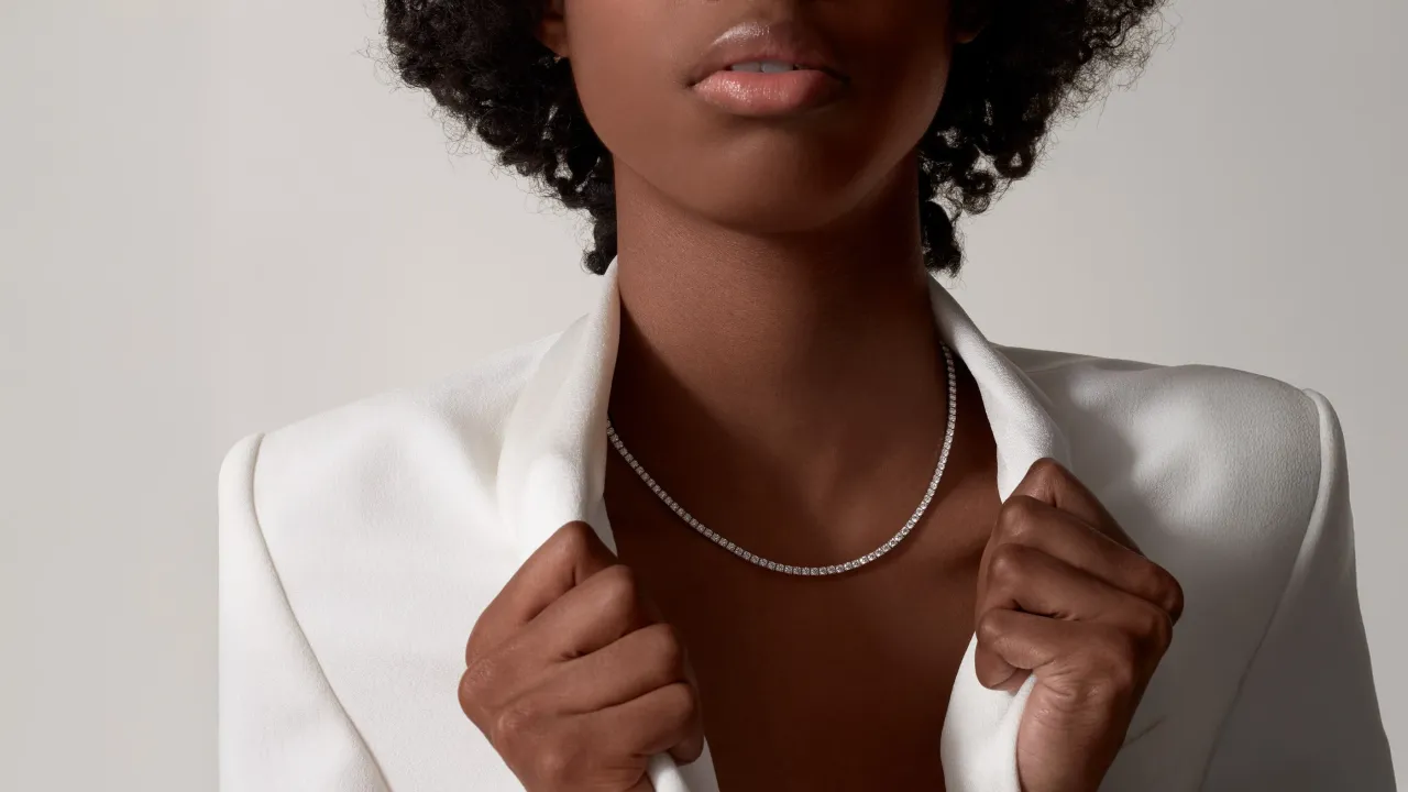 Ожерелье Essential Lines Cartier | cartier.com