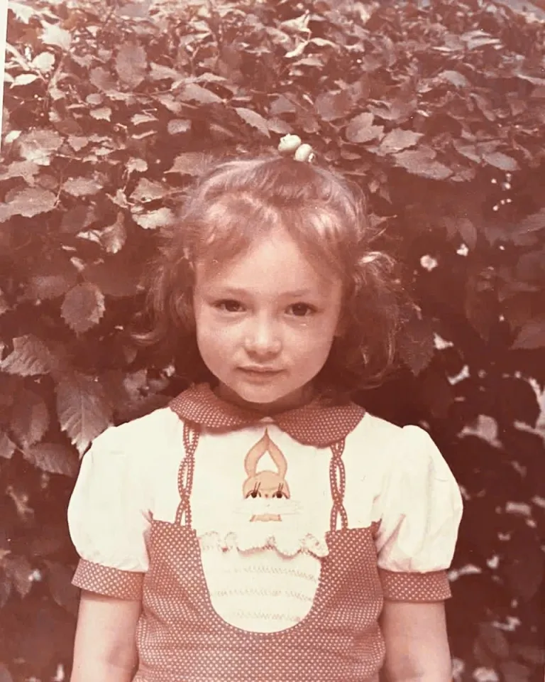 Анны Сэнд бала кезінде | Жеке архивтен алынған фото