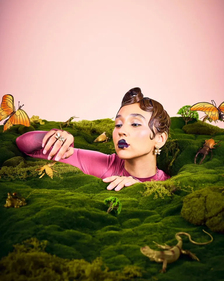 Ожерелье: [GIARDINI SEGRETI OPERA](https://www.instagram.com/sansiofficial?igsh=MWVlbW14aGw1ajFoeQ==)
Браслет: [PETIT GARDEN](https://www.instagram.com/sansiofficial?igsh=MWVlbW14aGw1ajFoeQ==)
Серьги: [GIARDINI SEGRETI](https://www.instagram.com/sansiofficial?igsh=MWVlbW14aGw1ajFoeQ==)
Кольца: [GIARDINI SEGRETI](https://www.instagram.com/sansiofficial?igsh=MWVlbW14aGw1ajFoeQ==)