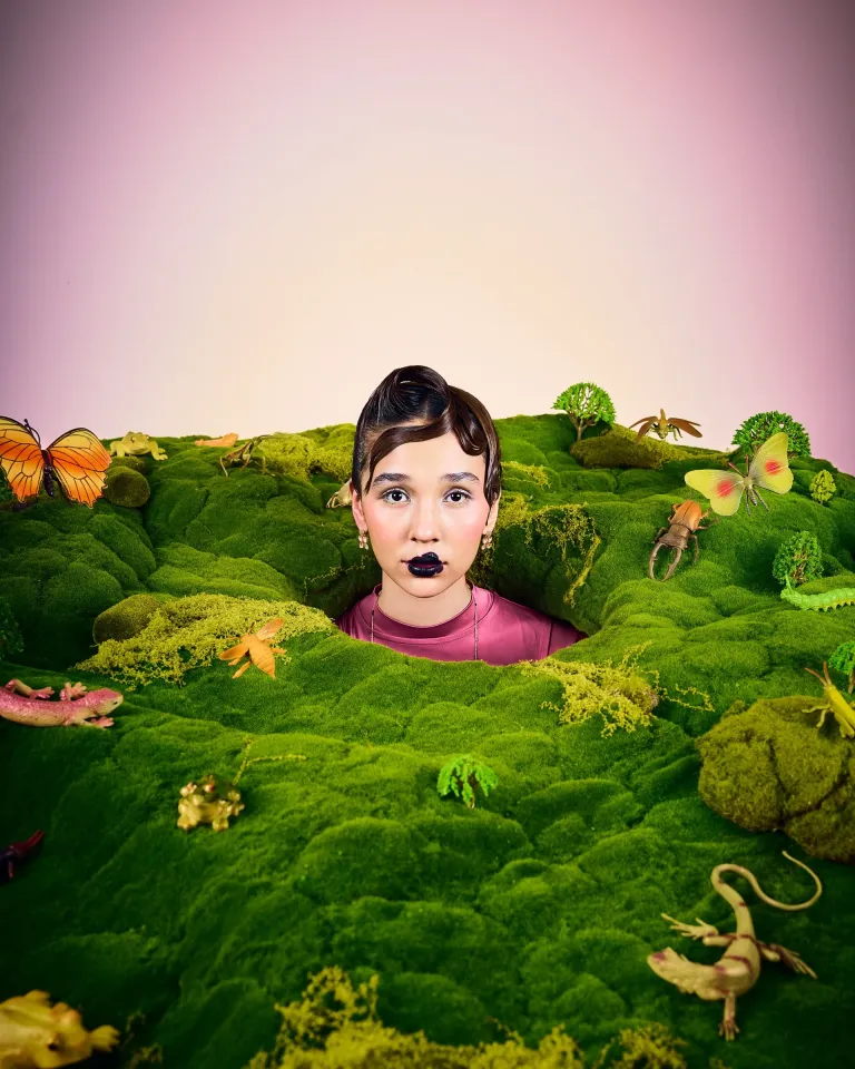 Ожерелье: [GIARDINI SEGRETI OPERA](https://www.instagram.com/sansiofficial?igsh=MWVlbW14aGw1ajFoeQ==)
Браслет: [PETIT GARDEN](https://www.instagram.com/sansiofficial?igsh=MWVlbW14aGw1ajFoeQ==)
Серьги: [GIARDINI SEGRETI](https://www.instagram.com/sansiofficial?igsh=MWVlbW14aGw1ajFoeQ==)
Кольца: [GIARDINI SEGRETI](https://www.instagram.com/sansiofficial?igsh=MWVlbW14aGw1ajFoeQ==)