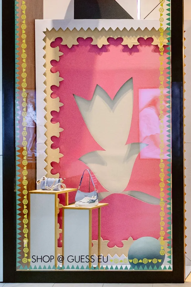 Переосмысление кодов: художница Асель Нусипкожанова создала арт-объекты для GUESS