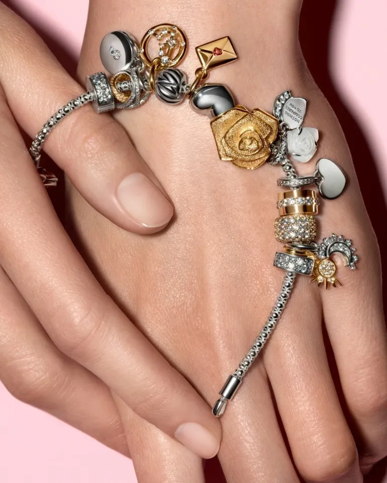 Подвеска-шарм в форме сердца BE LOVE | Инстаграм @theofficialpandora