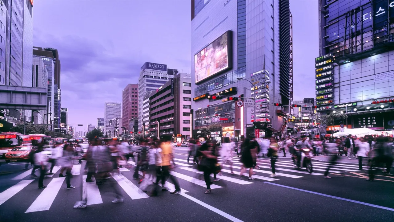 Улица в районе Каннам в Сеуле | Getty Images