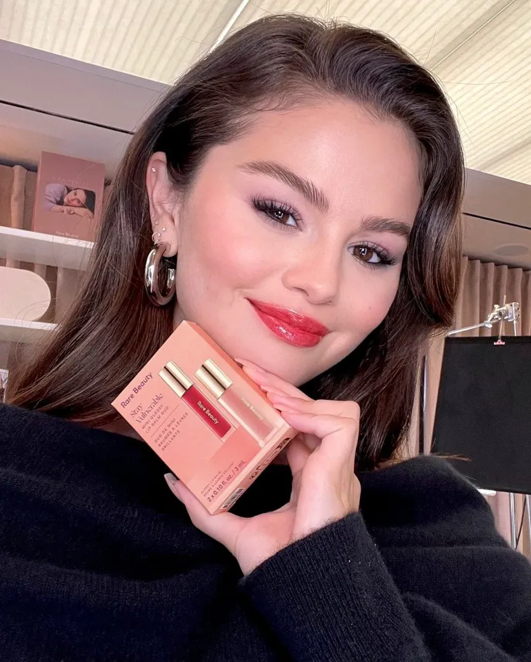 Instagram @rarebeauty