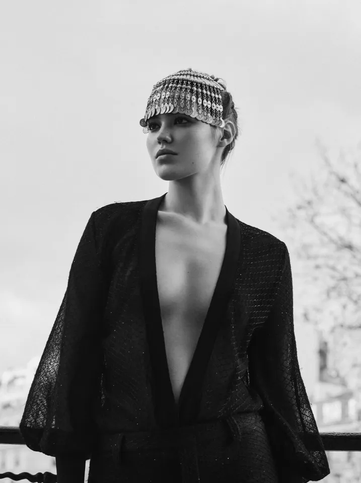 Туника Tom Ford, украшение на голову (шекелік) из личной коллекции Айгерим Шустер