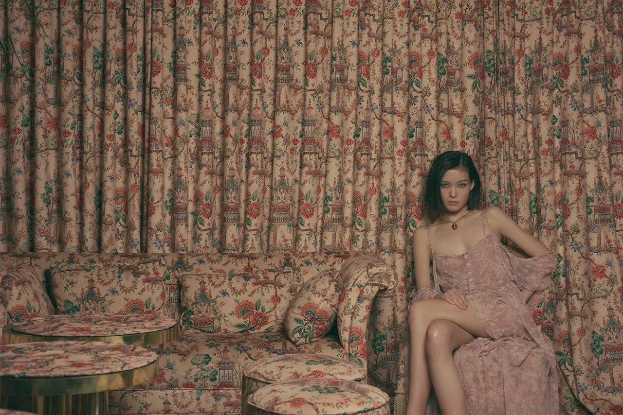 Платье Ann Demeulemeester, колье Nisi Jewelry