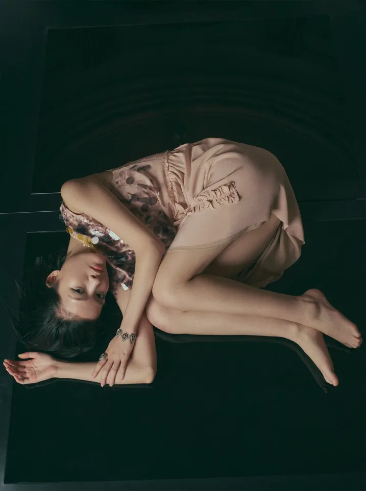 Платье Miu Miu, серебряный браслет и кольцо из личной коллекции Айгерим Шустер