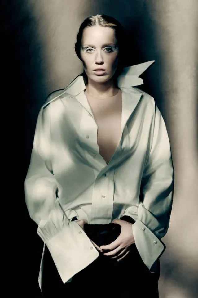 Конец анонимности: Майли Сайрус – новое лицо Maison Margiela