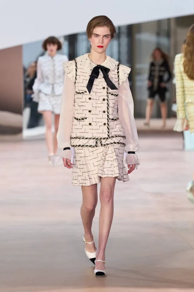 110 лет высокой моды: кутюрная коллекция Chanel весна 2025