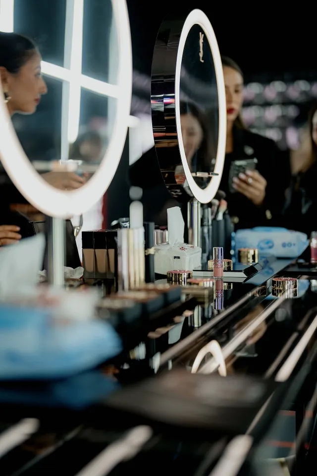 YSL Beauty Light Club: новое пространство в Алматы