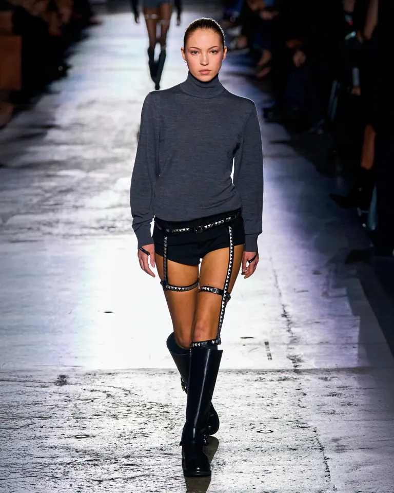 Лила Мосс на показе Coperni, осень-зима 2025 | Spotlight