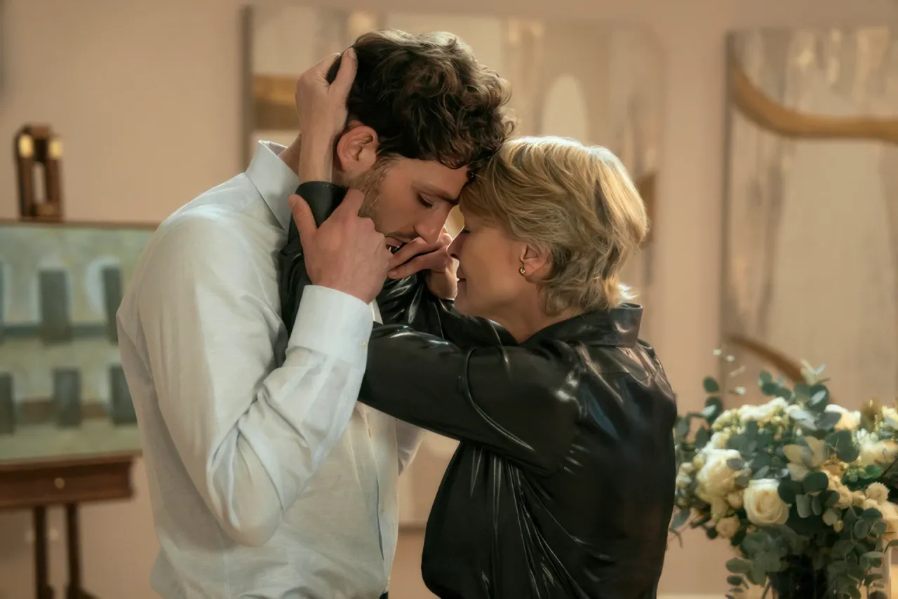 Кадр из сериала «Девушка моего сына» | Amazon MGM Studios 