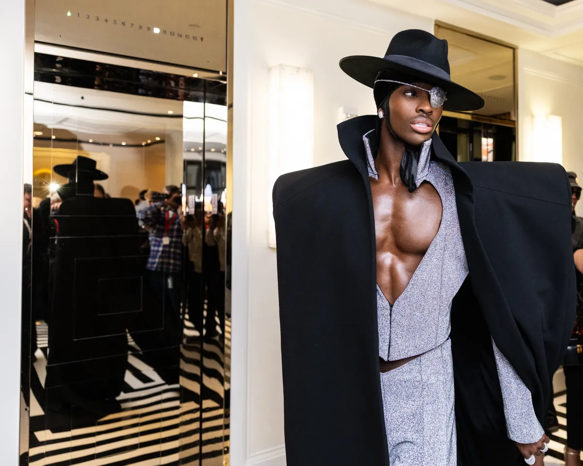 Олтон Мэйсон перед Met Gala 2025 (Masato Onada/WWD via Getty Images)