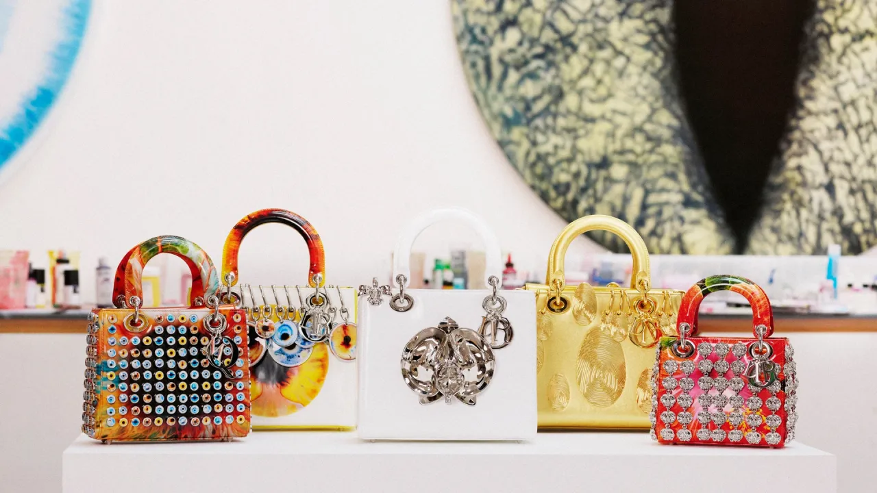 Дизайн: Марк Куинн; Фотограф: Джеймс Робджант