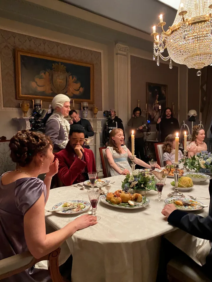 Фотография со съёмок сериала «Бриджертоны» | IMDb