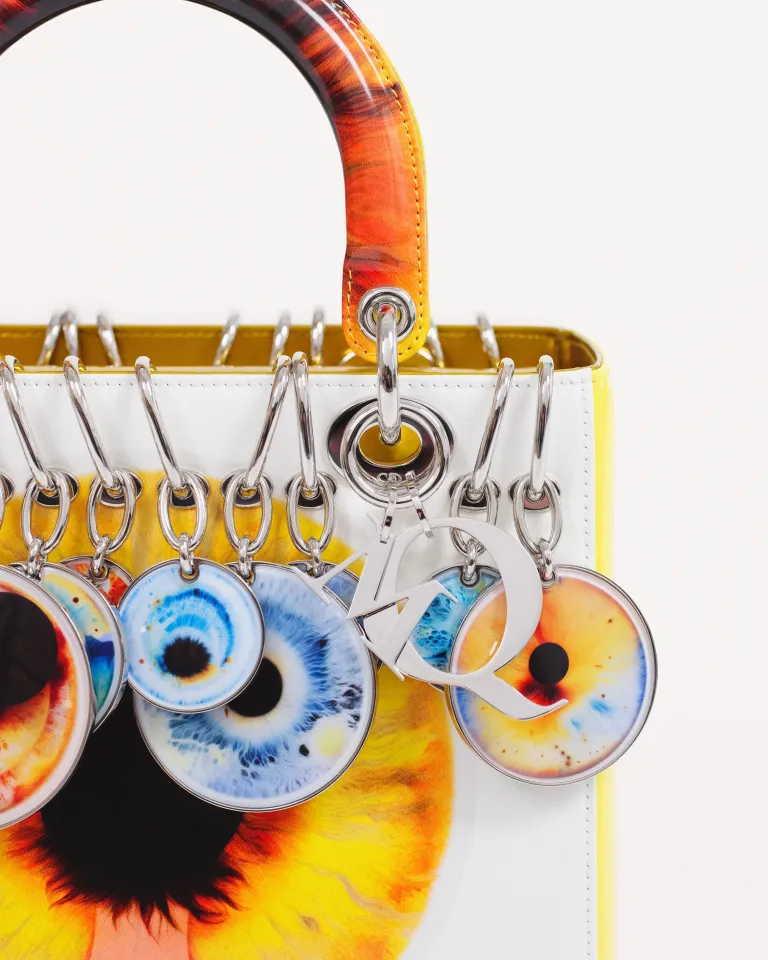 Мотив глаза занимает важное место в творчестве Куинна как метафора идентичности, связи внешнего и внутреннего | Дизайн: Марк Куинн; Фотограф: Джеймс Робджант