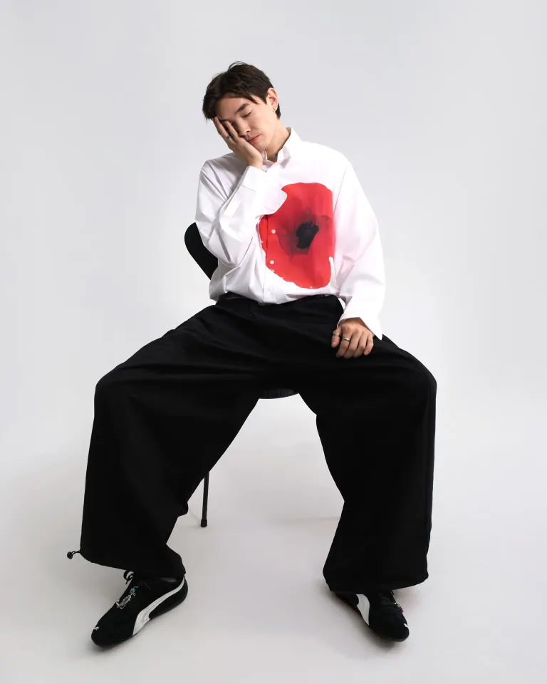 Жейде – Shetel; винтажды шалбар; кроссовка – A$AP Rocky x Puma; моншақ – Meraly | Фотосуретші: Мария Slozhnomarya