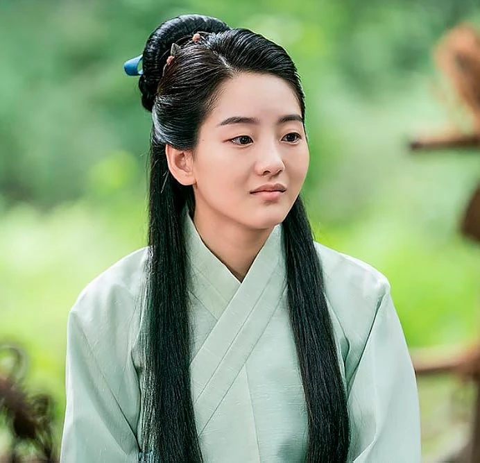 От выжившей в зомби-апокалипсисе до звезды романтических комедий — 2025 год доказал, что Чо И Хён способна удержать любой жанр и покорить зрителей по всему миру | IMDb