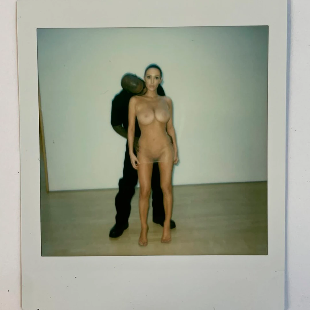 Instagram @bianca.censori