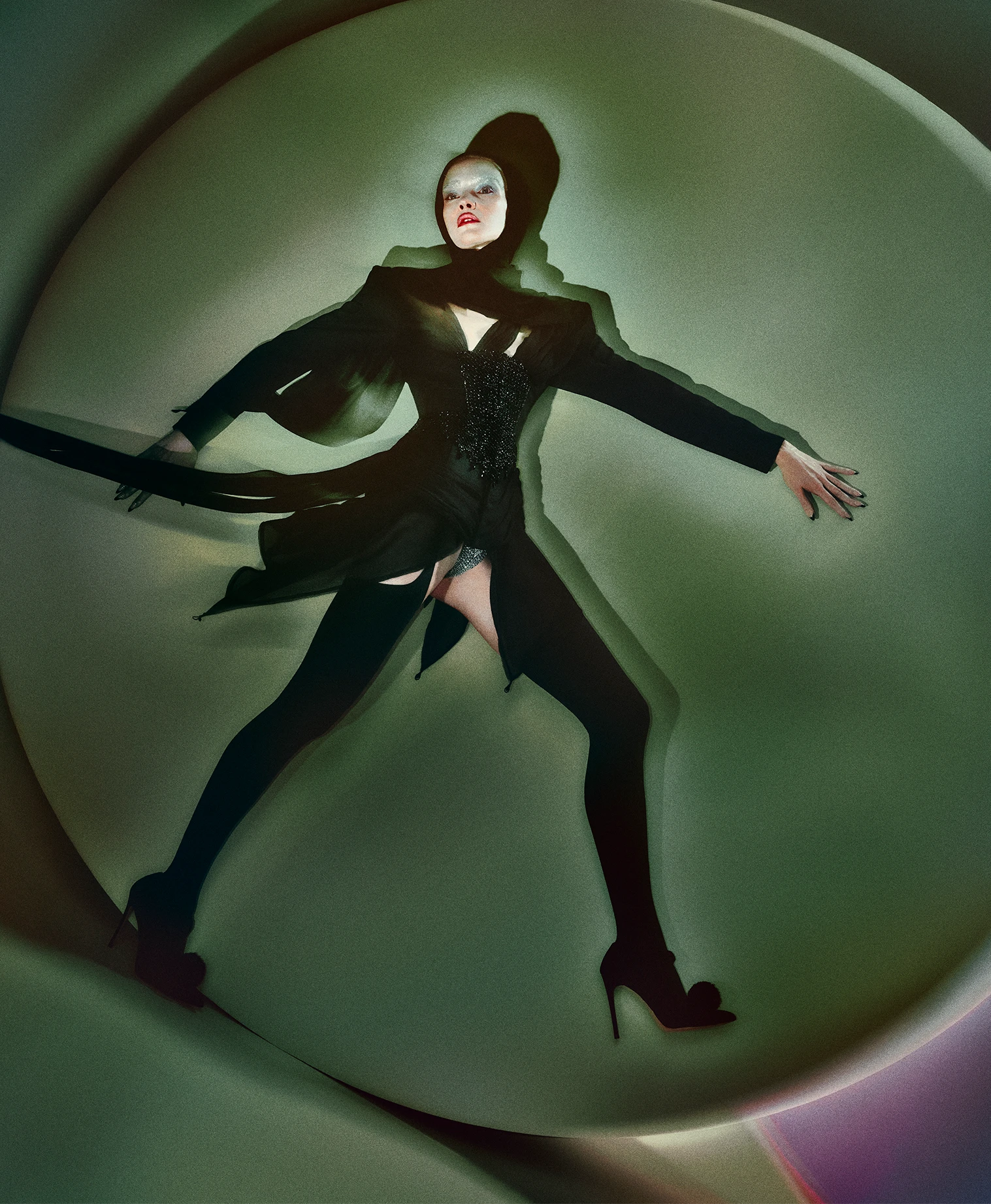 Cabaret Étoile: Ulyana Sergeenko Haute Couture жаңа топтамасының кампейні