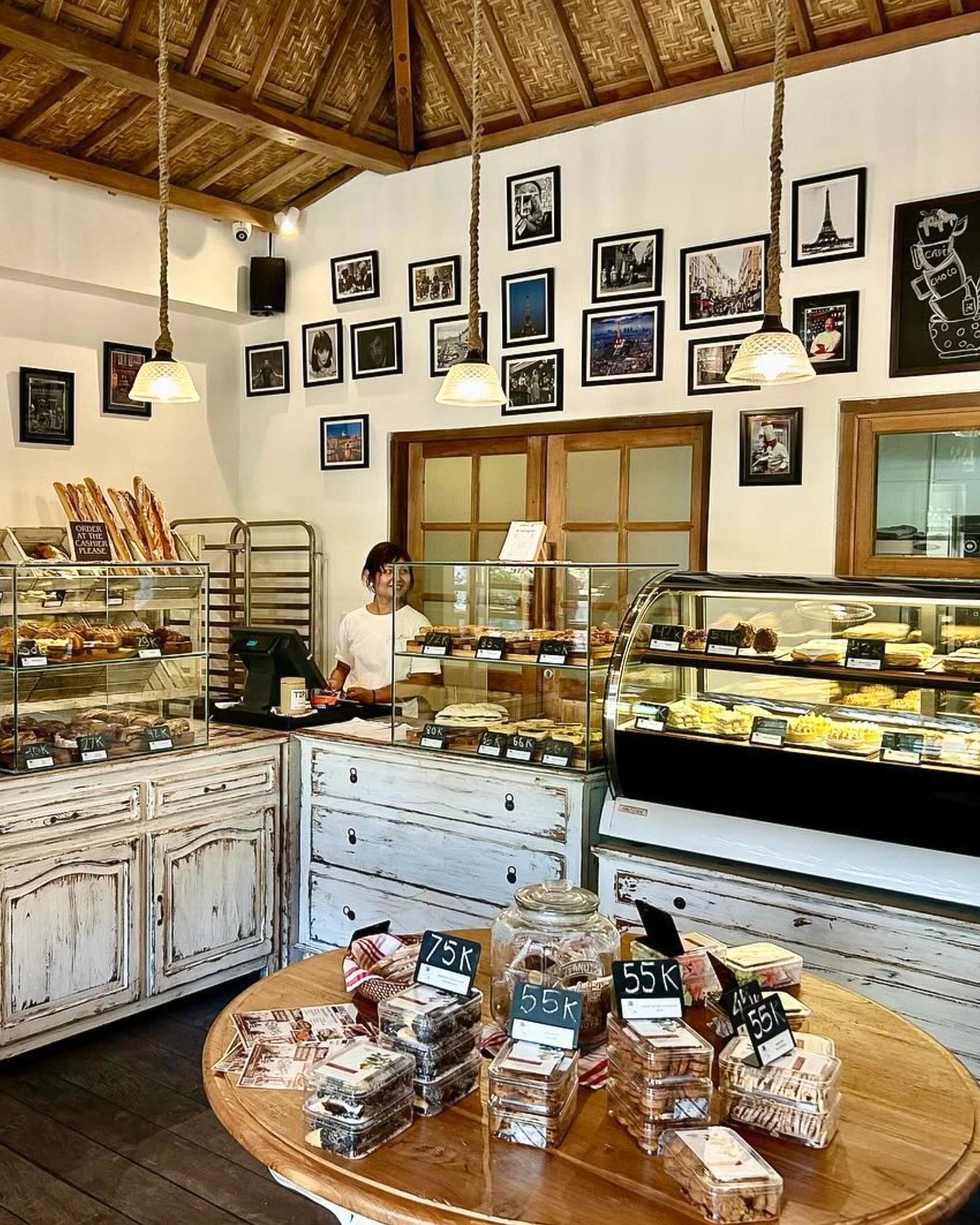 Instagram @junglebakerylembongan