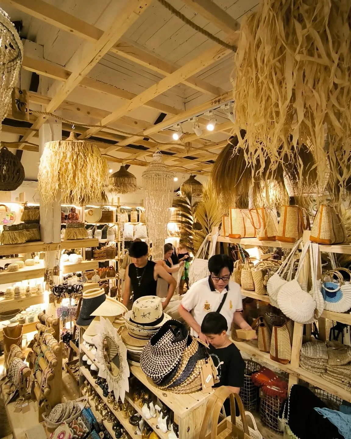 Instagram @gaya.island