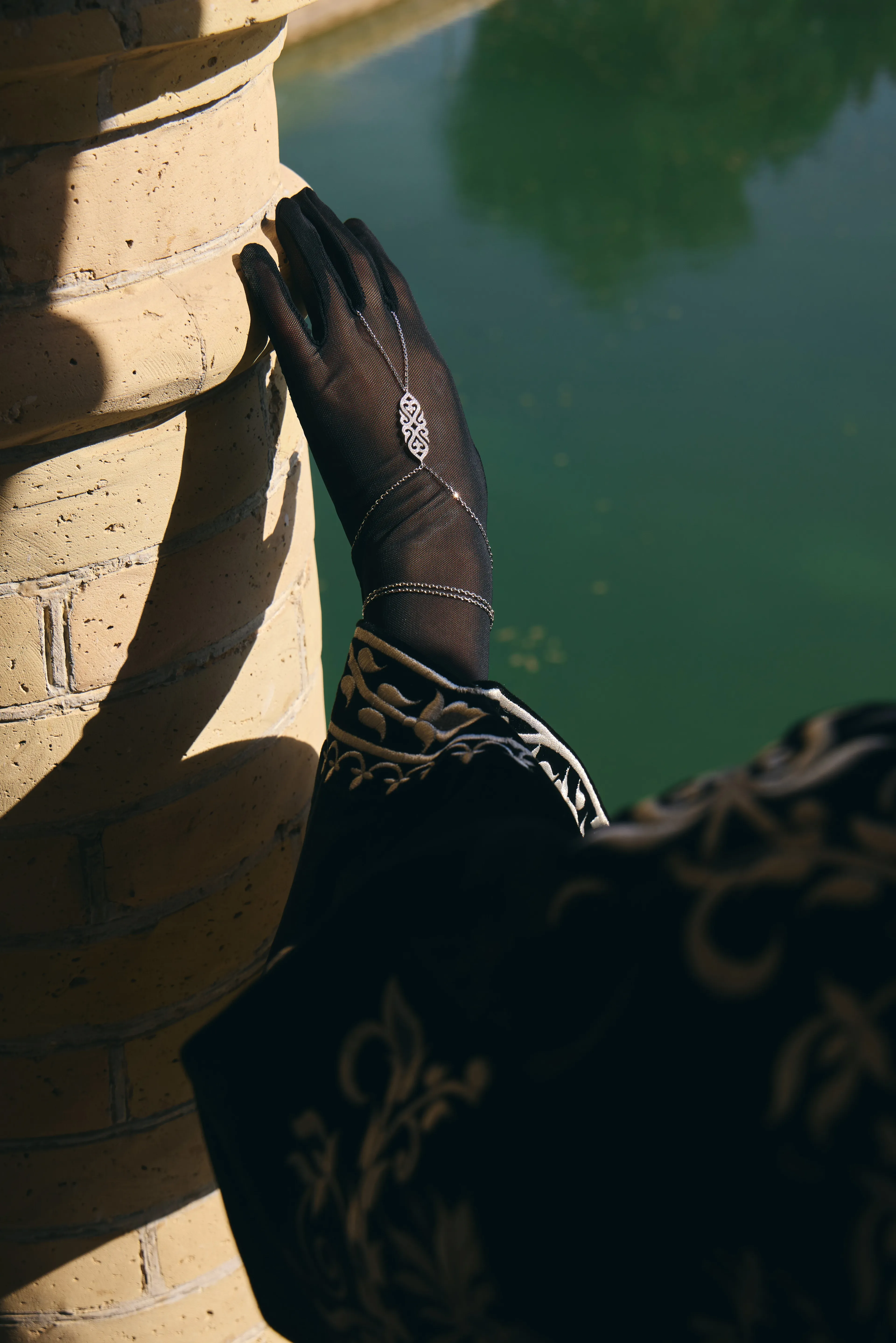 Коллекцию узбекского бренда LALI представили в Париже