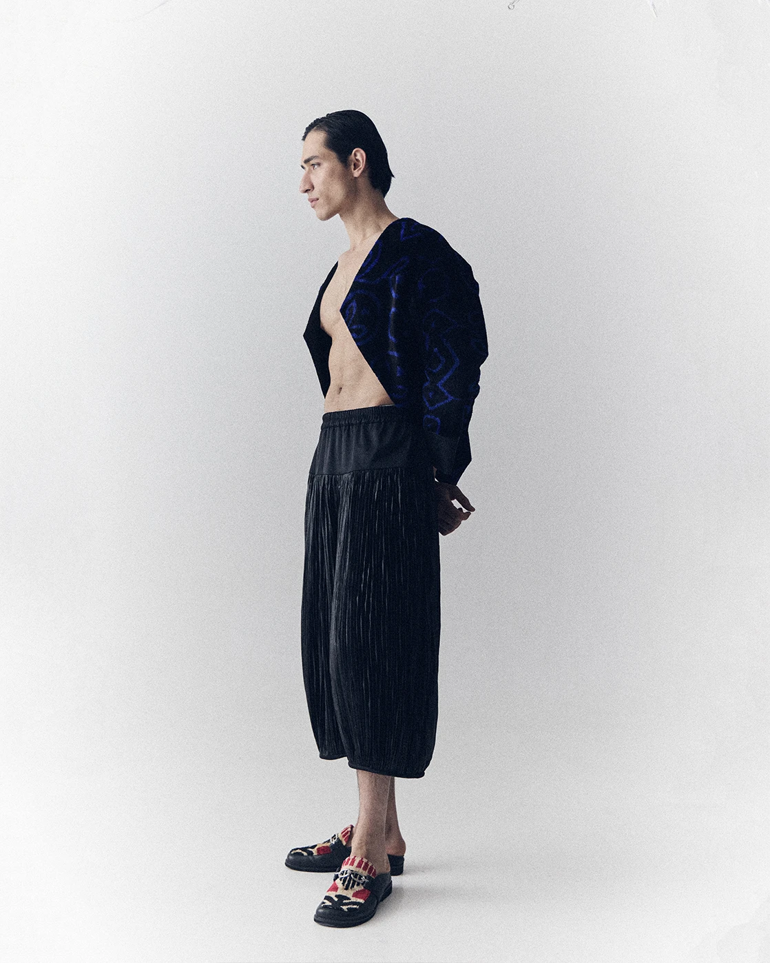 Жакет: TAIS & I, Teplo Store; брюки, мюли: Lali