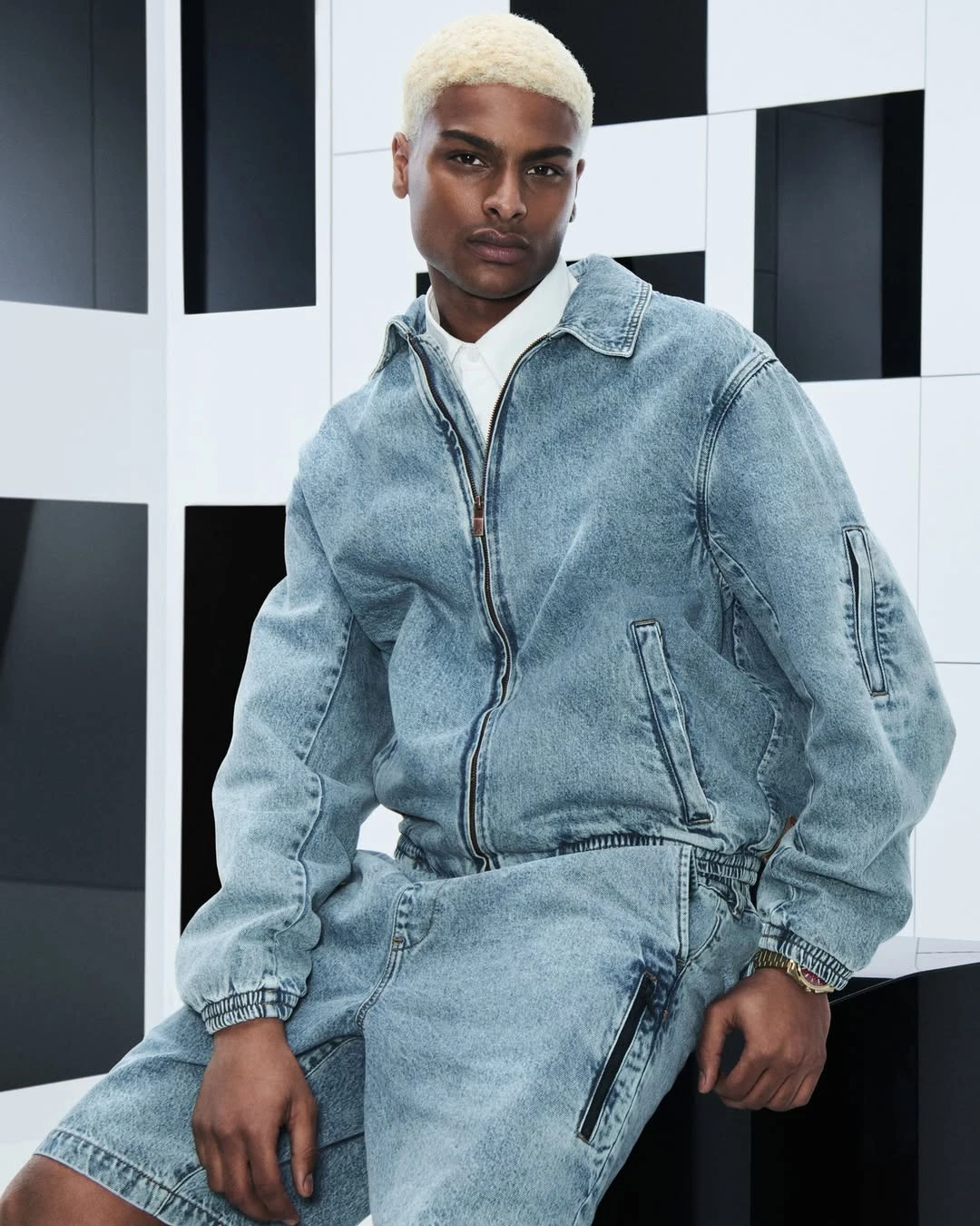 Armani Jeans | Instagram @emporioarmani