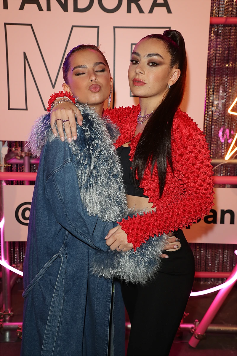 Charli XCX и Эддисон Рэй | Getty Images