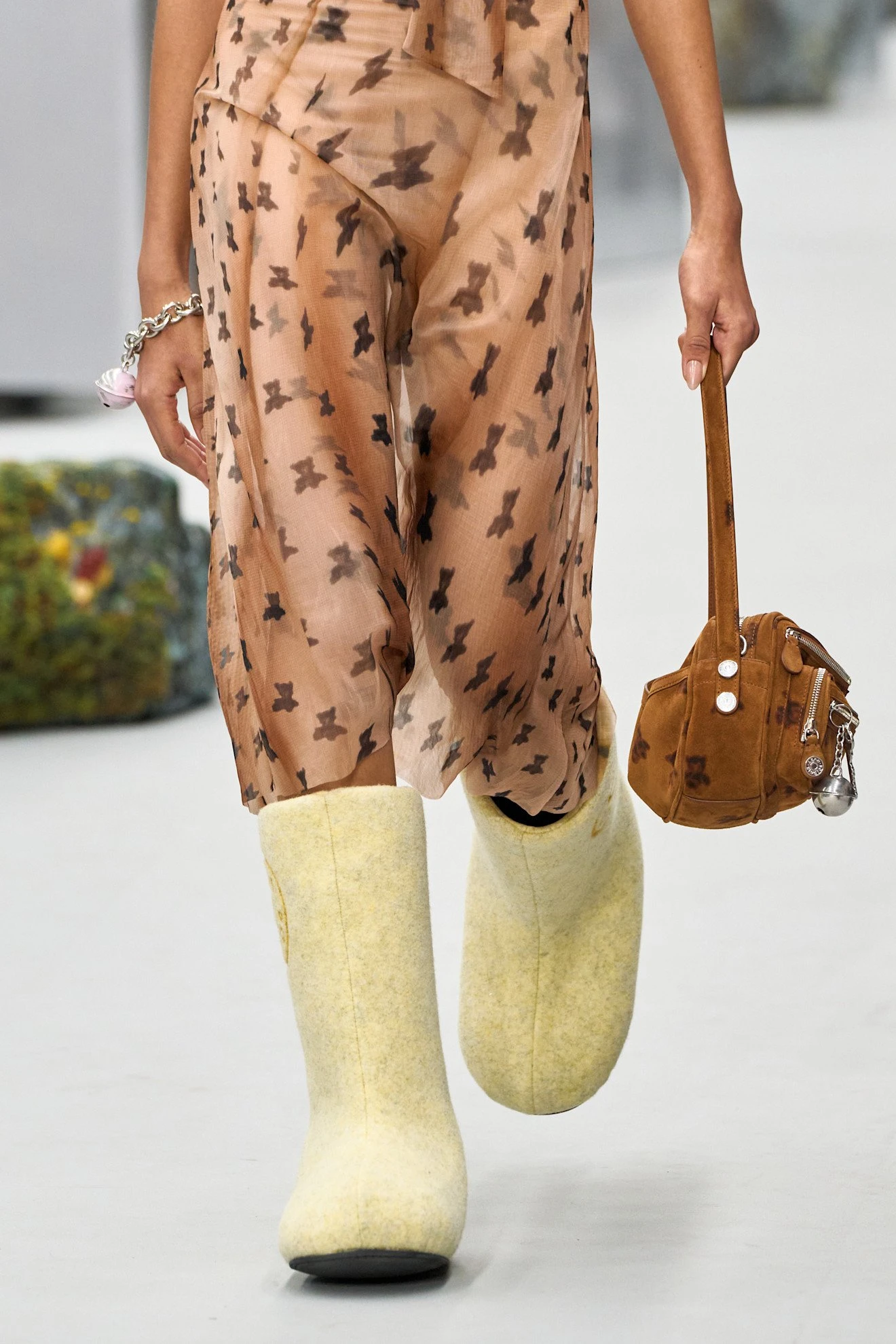 Гигантский лифчик и кринолины: самое интересное с первой половины Paris Fashion Week