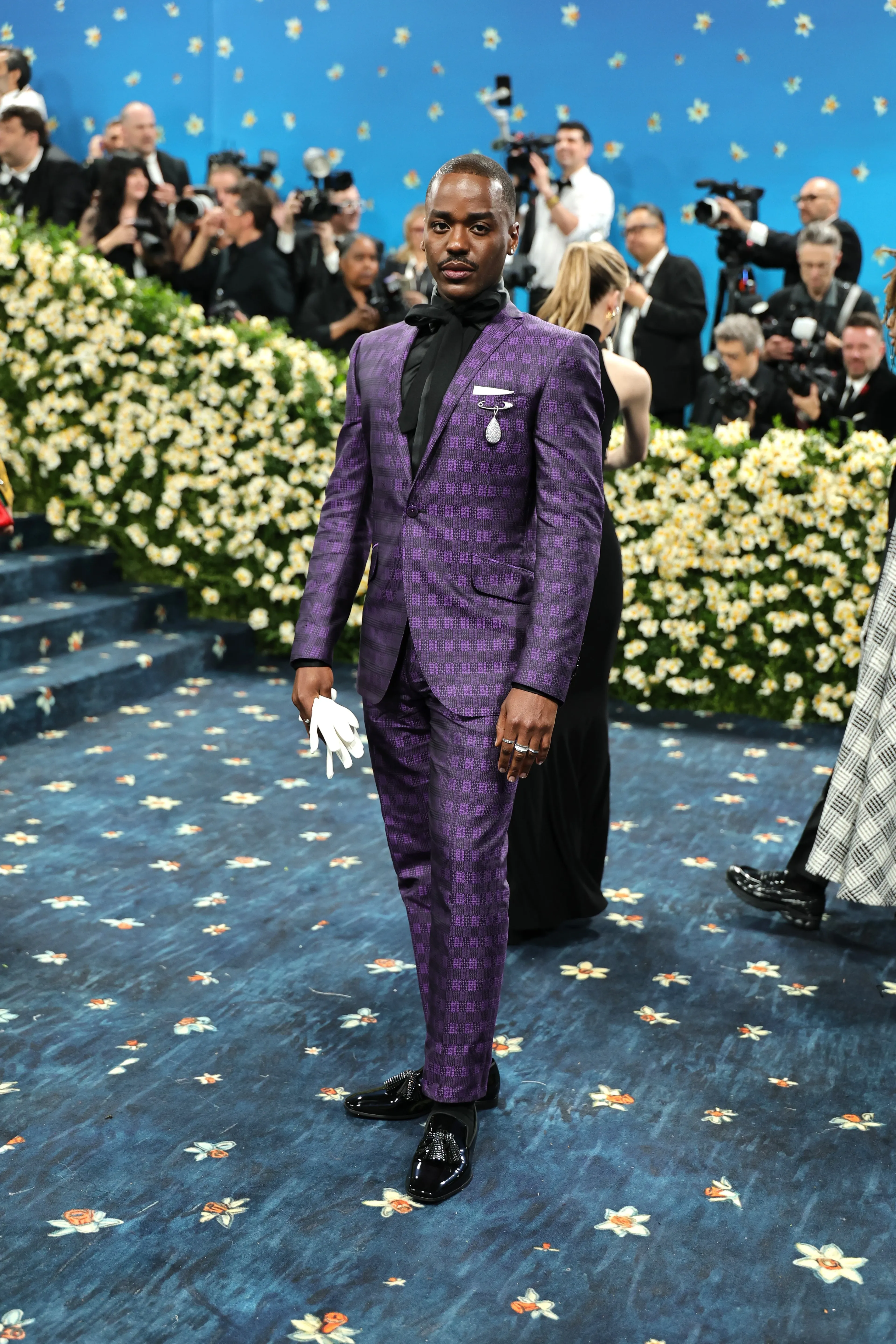 Кольцо Quatre Double White Edition | обручальное кольцо Quatre Double White Edition | обручальное кольцо Quatre Radiant Edition | брошь Serpent Bohème XXL | серьги-гвоздики Serpent Bohème | Getty Images