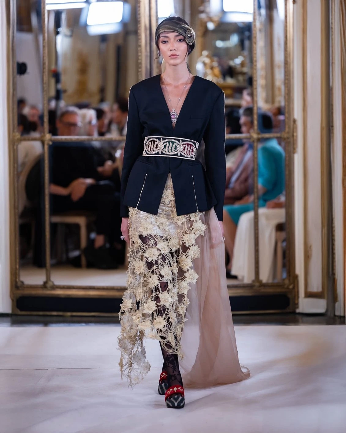 LALI x SALTANAT: Париждегі өзбек өрнегі мен қазақ әшекейінің үйлесімі