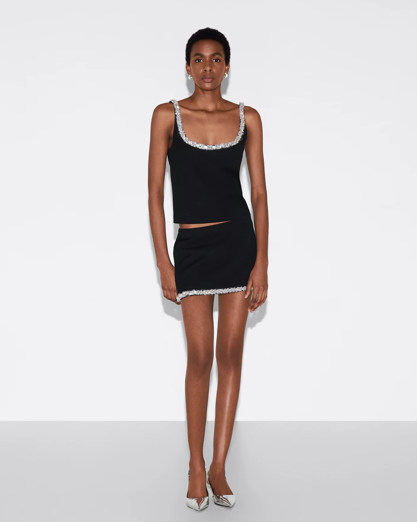 GUCCI, Вышитый шерстяной топ и мини-юбка | Фото: gucci.com