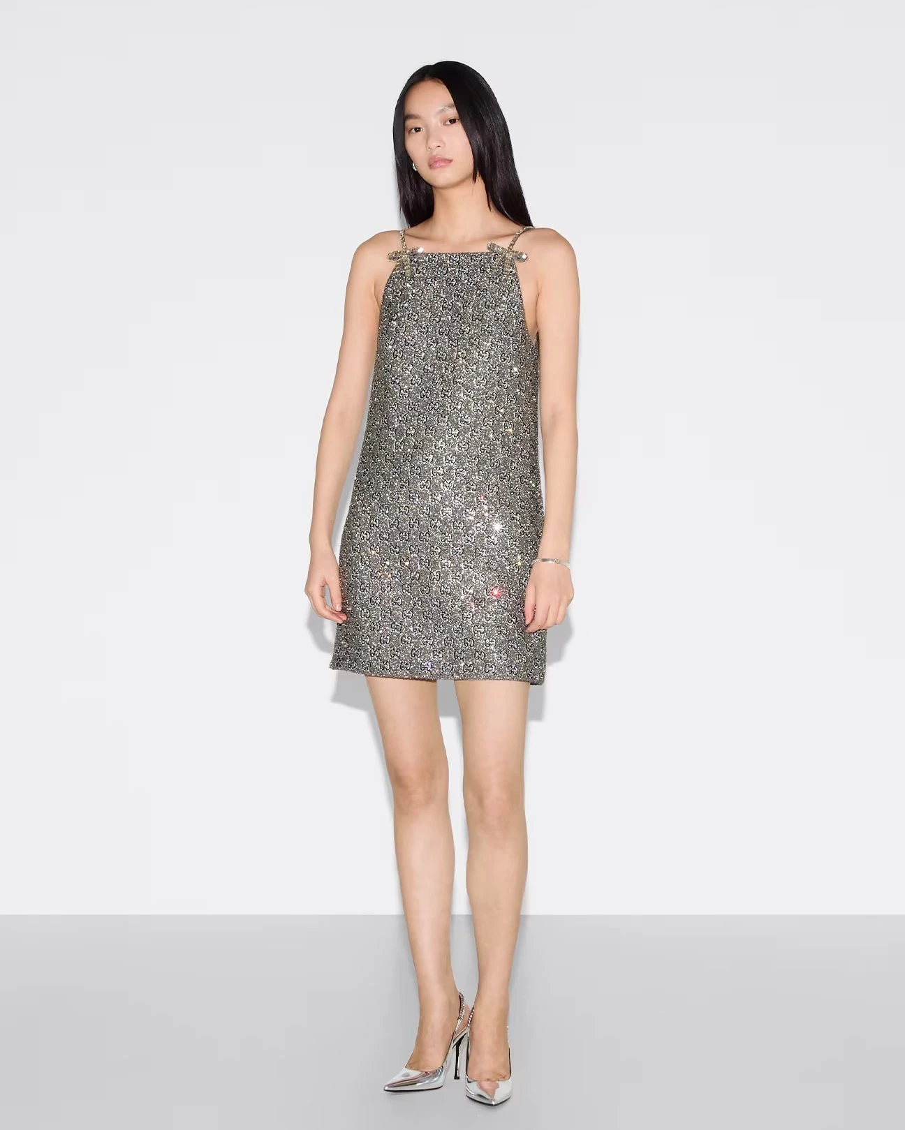 GUCCI, Мини-платье из шерстяного твида с вышивкой GG | Фото: gucci.com