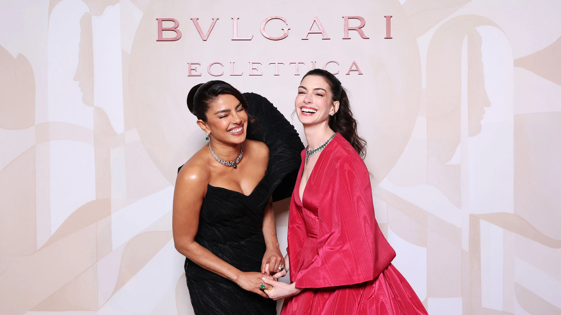 Приянка Чопра и Энн Хэтэуэй | Архив пресс-служб  Bvlgari 