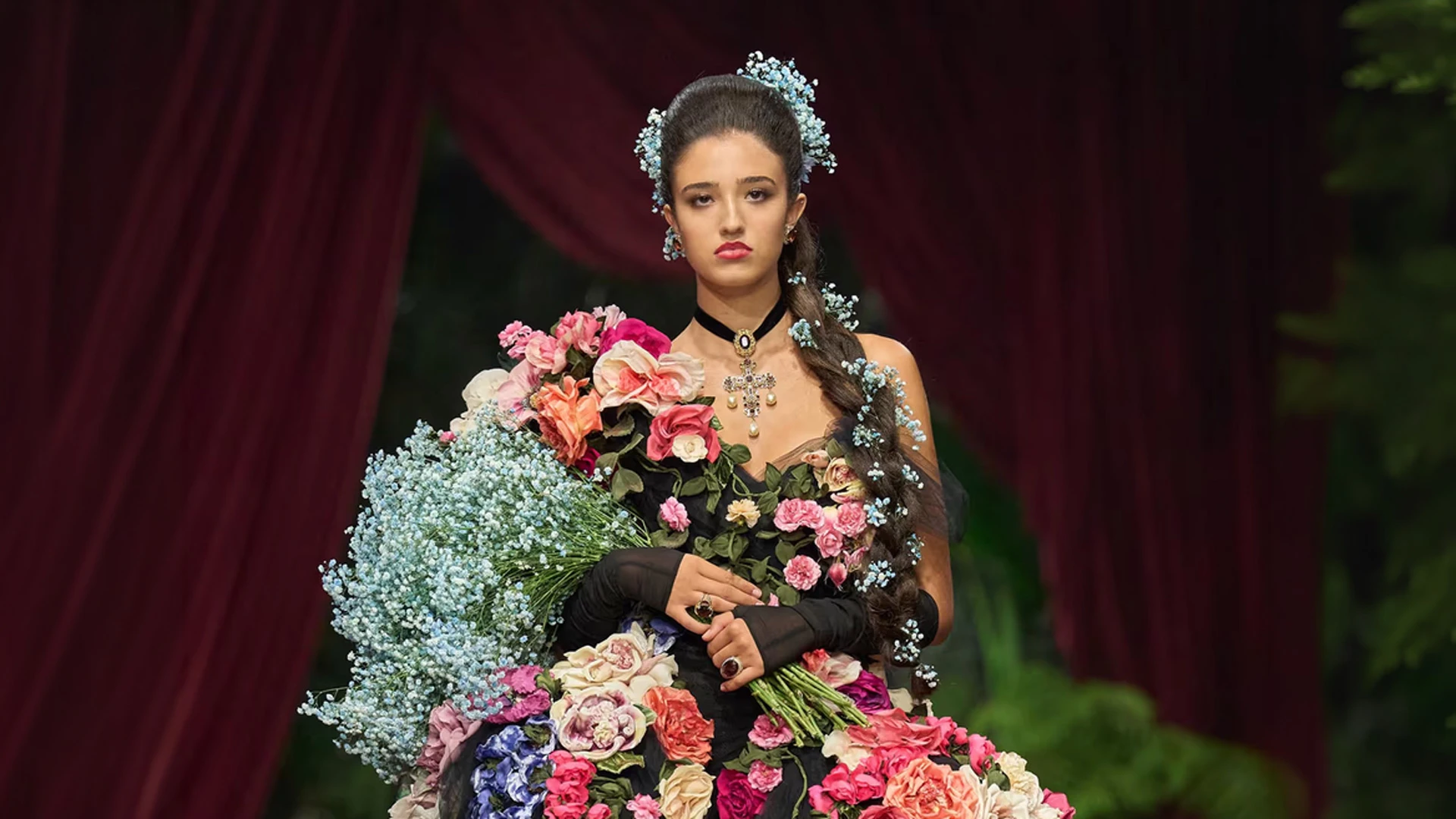 Леони Кассель | Официальный сайт Dolce & Gabbana Alta Moda