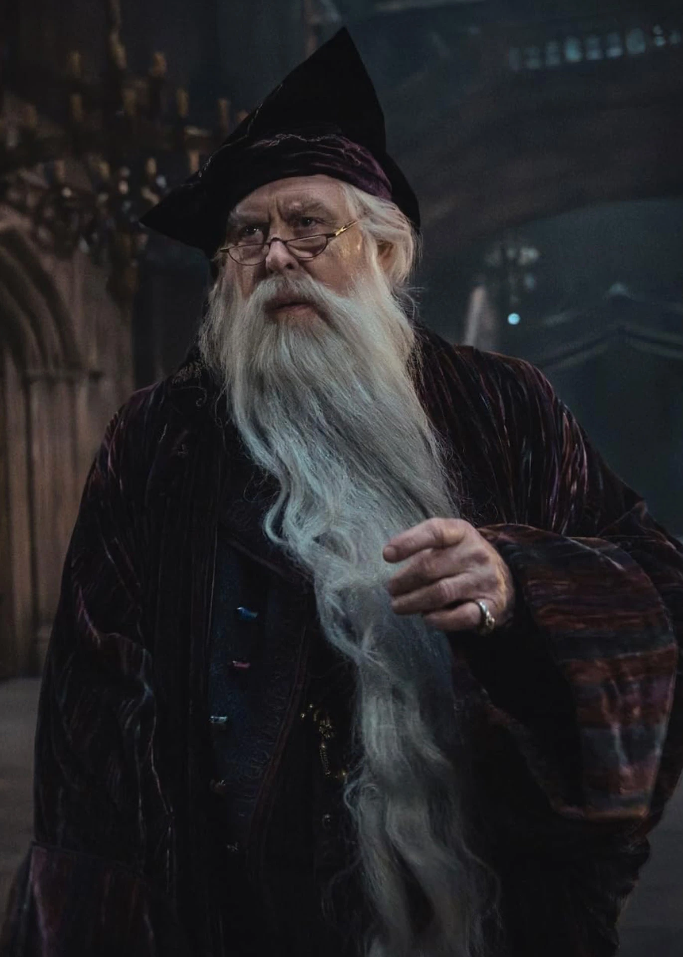 Джон Литгоу в роли Альбуса Дамблдора | Кадр из сериала «Гарри Поттер» | IMDb