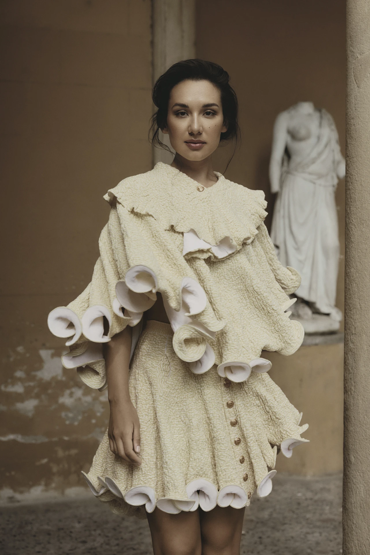 Мария Мудряк | Кейп и юбка, Dior | Фотограф: Раффаэле Гроссо