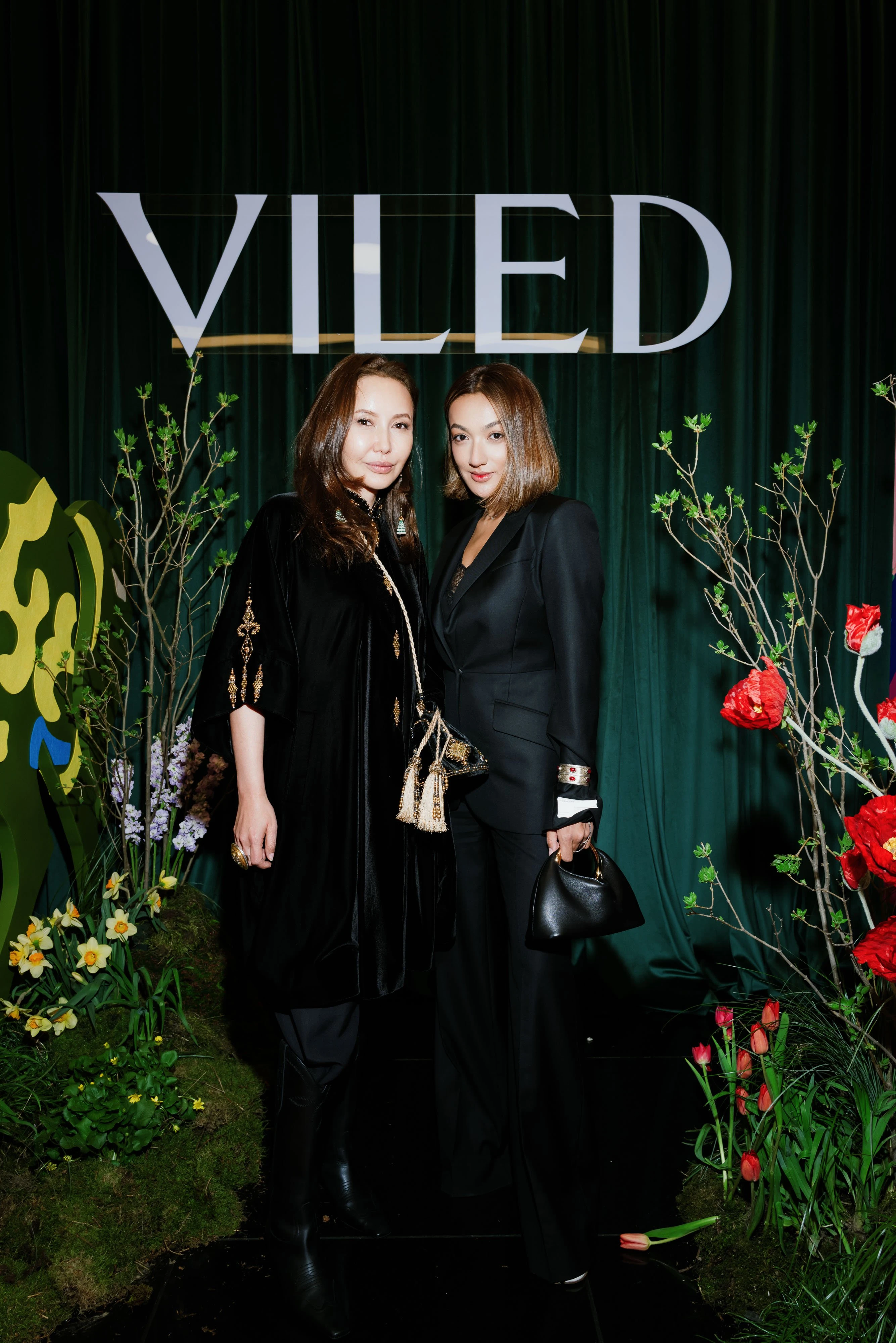 Айнур Копбасарова и Зауре Розмат