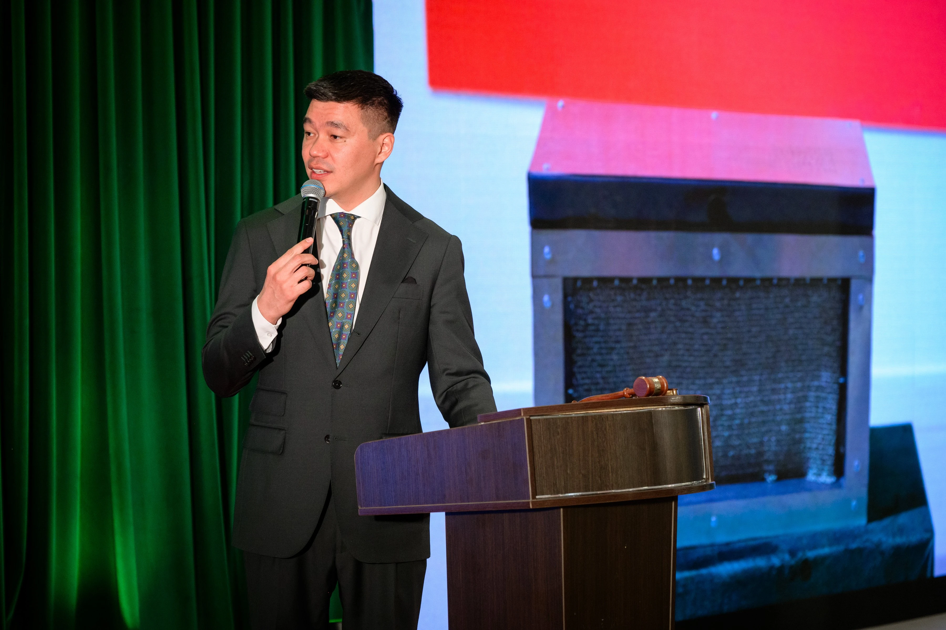 Данияр Алшинов