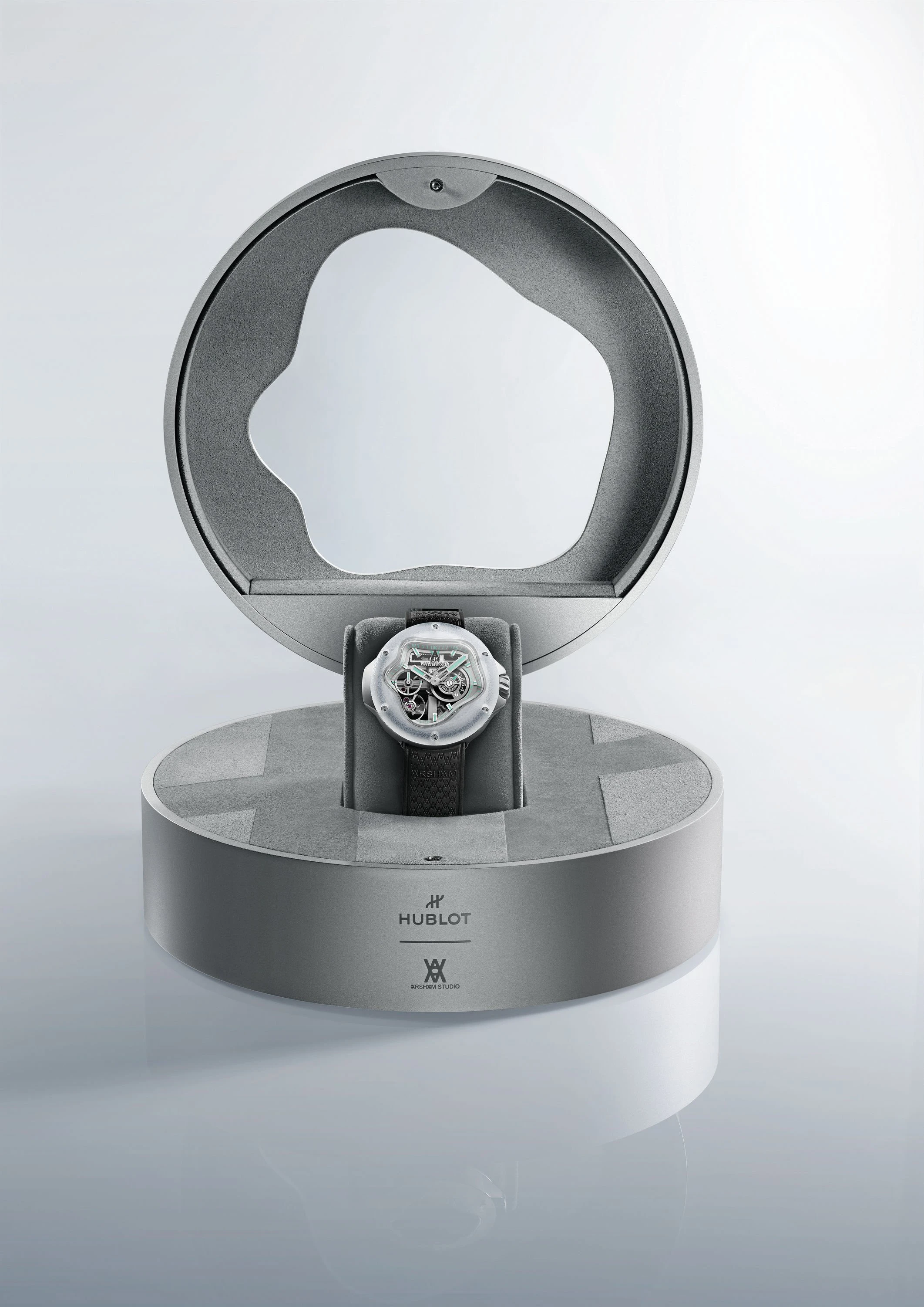 Коллаборация Hublot с художником Дэниелом Аршамом